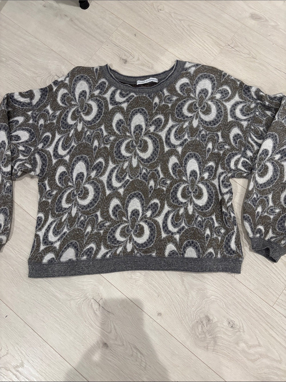 Floral Jacquard Crewneck Sweater in Gray & White